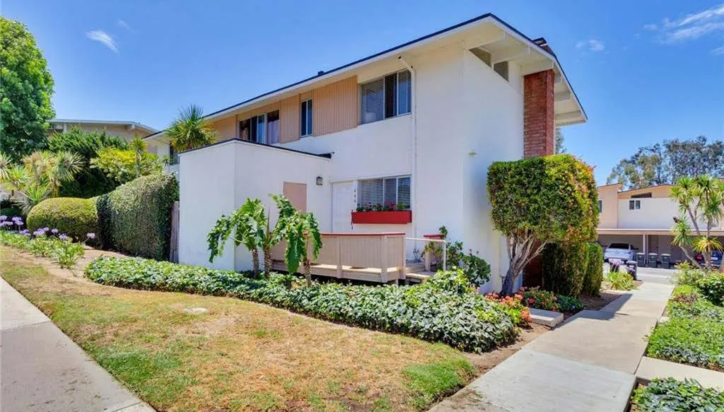 Homes & Studies: Corona del Mar, existing